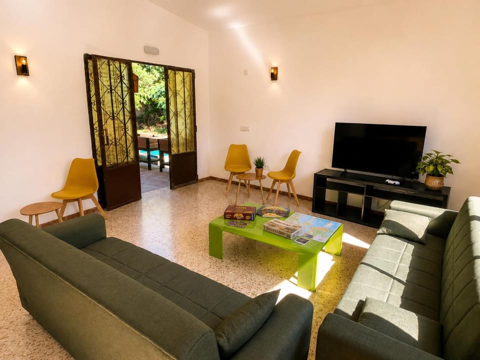 Communal lounge/ TV room, Living room