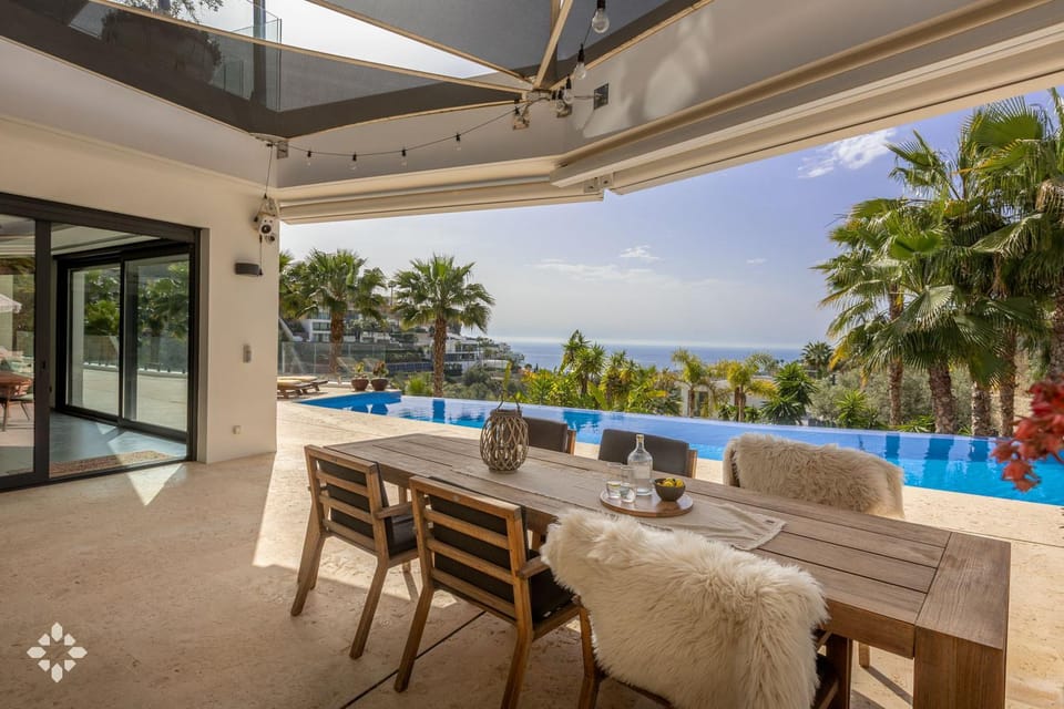 Patio, Day, Natural landscape, View (from property/room), Balcony/Terrace, Dining area, Pool view, Sea view, Swimming pool, sunbed