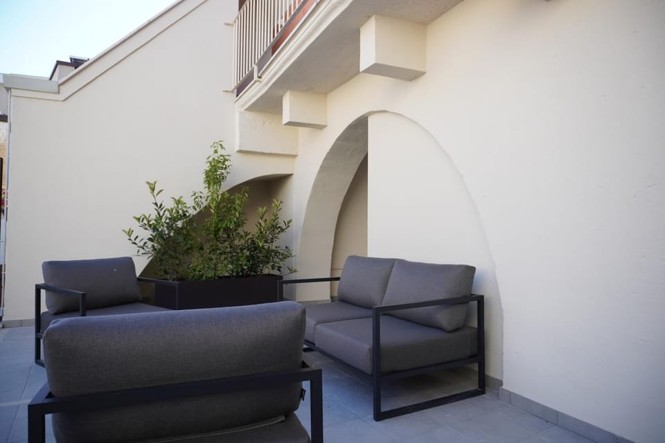 Property building, Balcony/Terrace, Internal: Not applicable to any particular room
