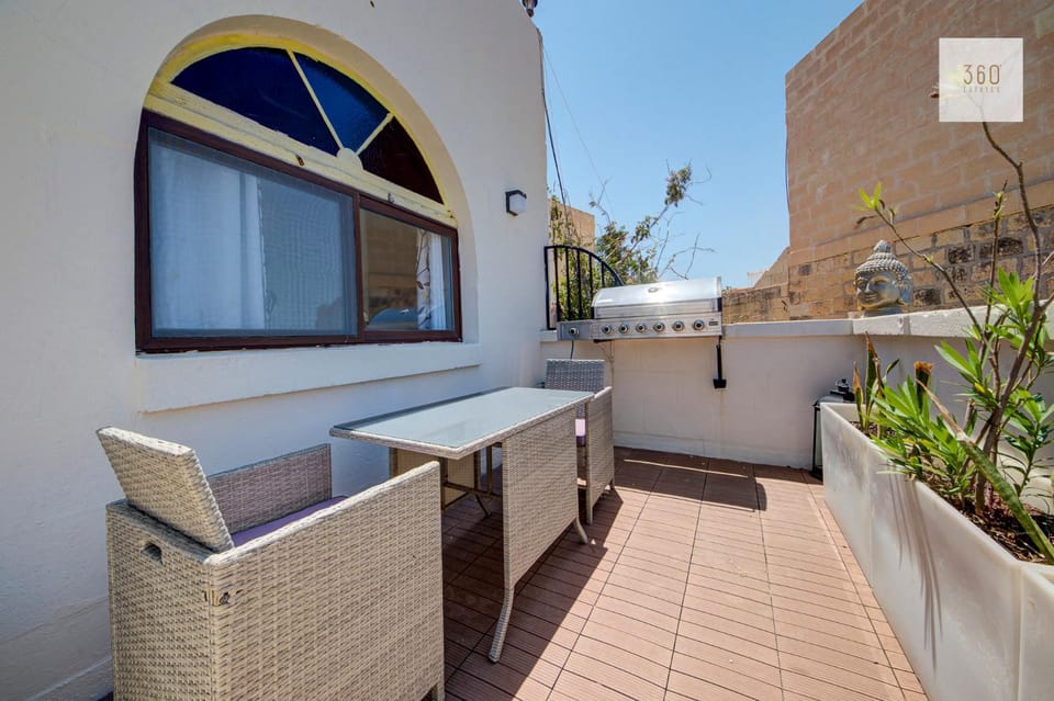 BBQ facilities, Balcony/Terrace, Seating area