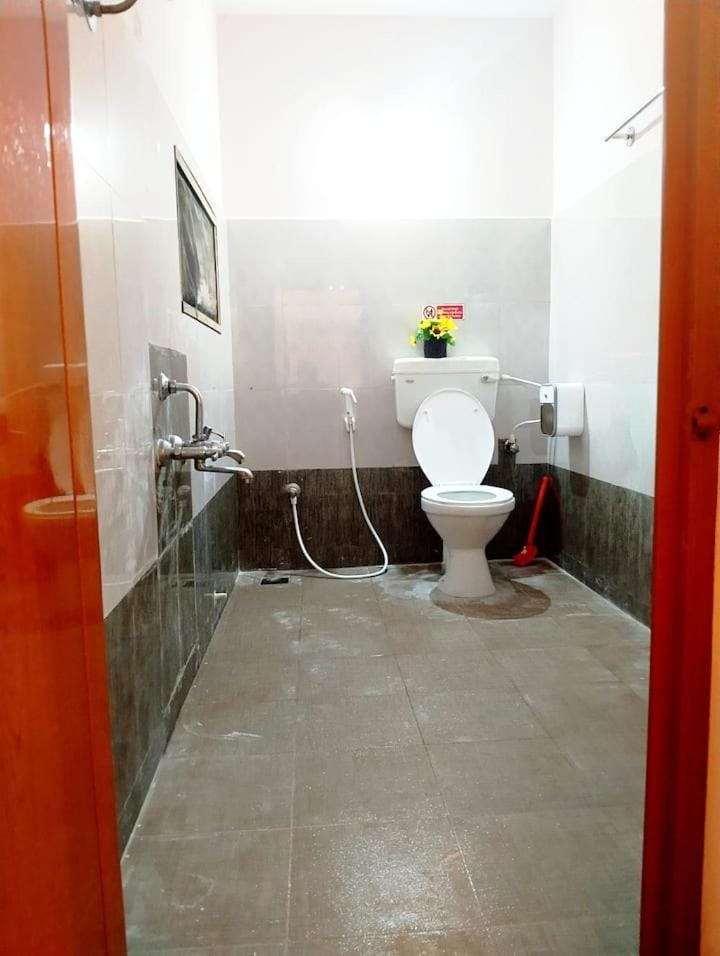Grand 4 BHK,2 km WhiteTown best for large groups ASTRA House in Puducherry