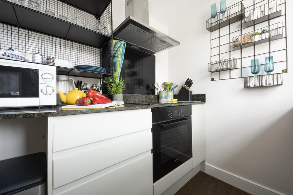 Kitchen or kitchenette, microwave, oven, pet friendly, stove, toaster