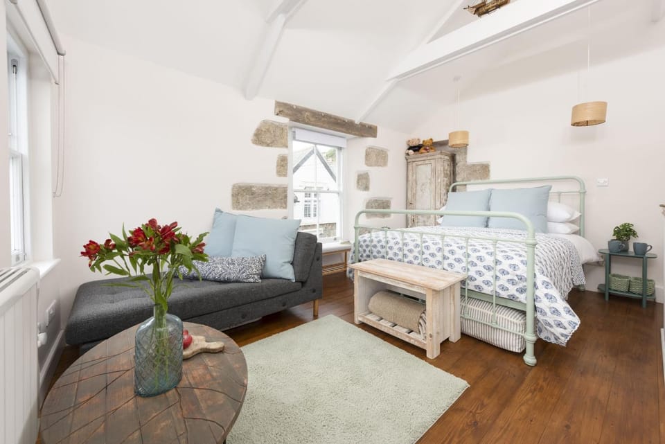 Bed, Bedroom, Sea view, towels, wardrobe