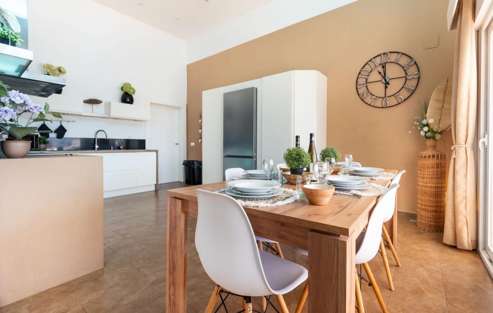Property building, Kitchen or kitchenette, Living room
