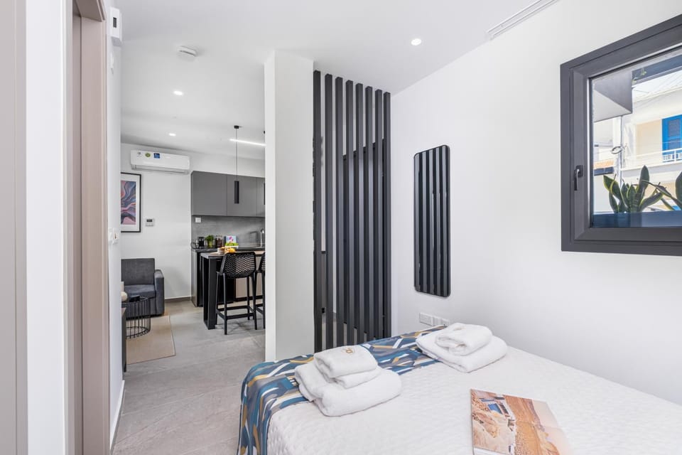 Roma Signature Suites by Nomads - Limassol Center Studios Walking Distance to Shops&Beach Apartment in Limassol City