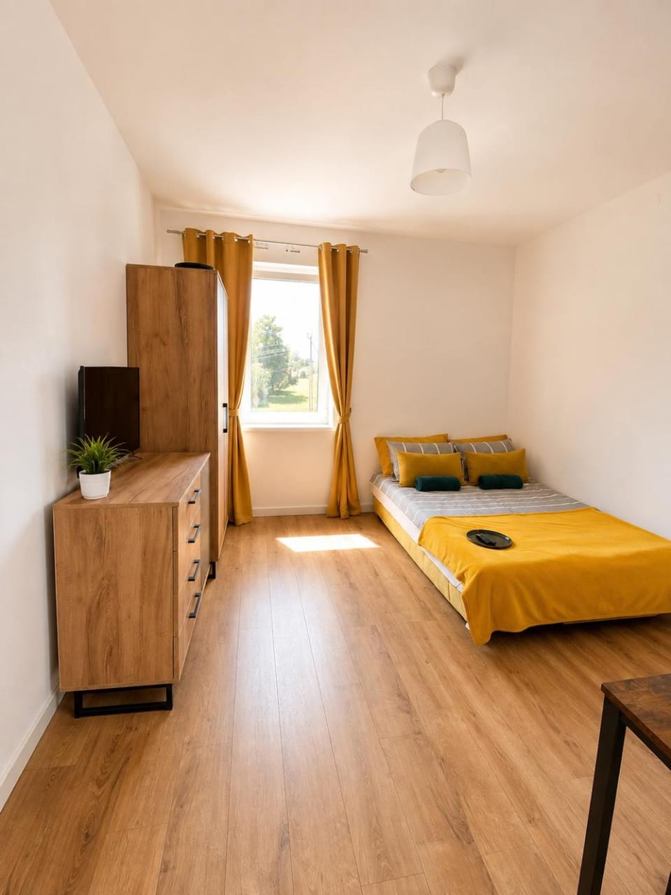 Bed, Photo of the whole room