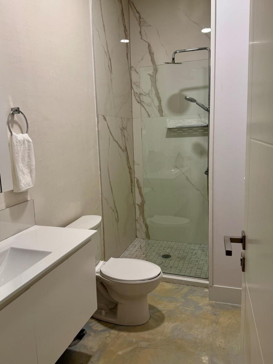 The Weekender at One West Near Airport & Beaches Apartment in Nassau