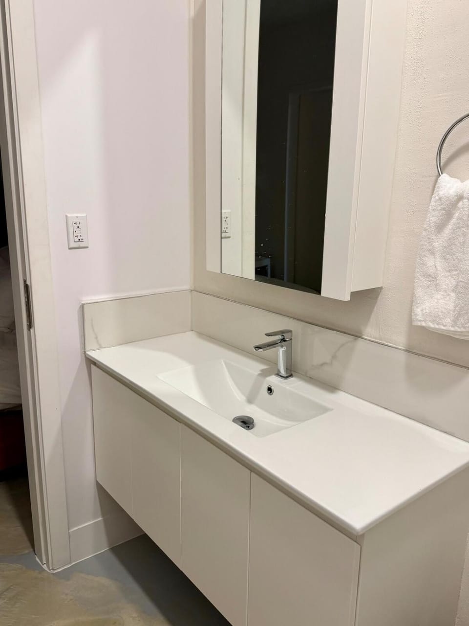 The Weekender at One West Near Airport & Beaches Apartment in Nassau