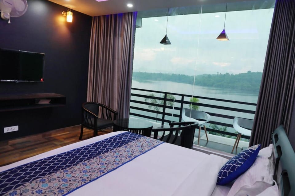Bed, Balcony/Terrace, Bedroom, wardrobe