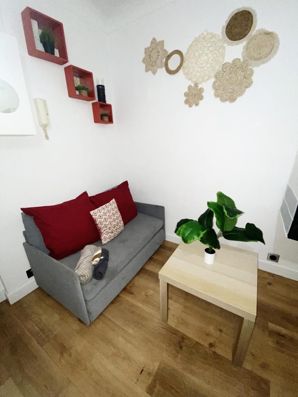 Living room, towels