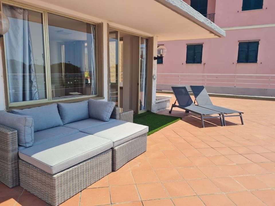 Balcony/Terrace, Balcony/Terrace, sunbed