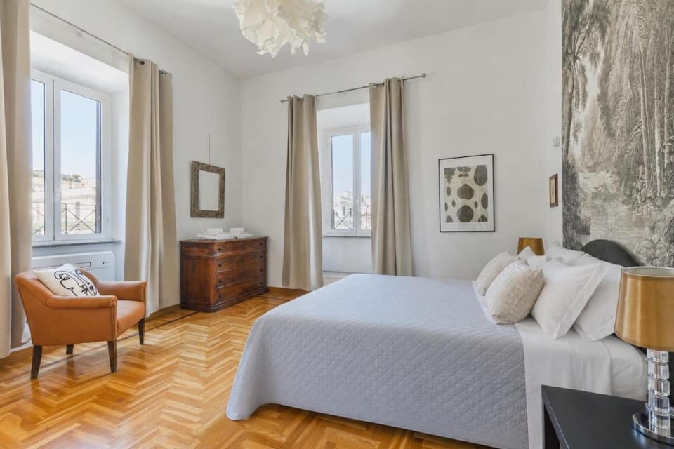 Photo of the whole room, Bedroom