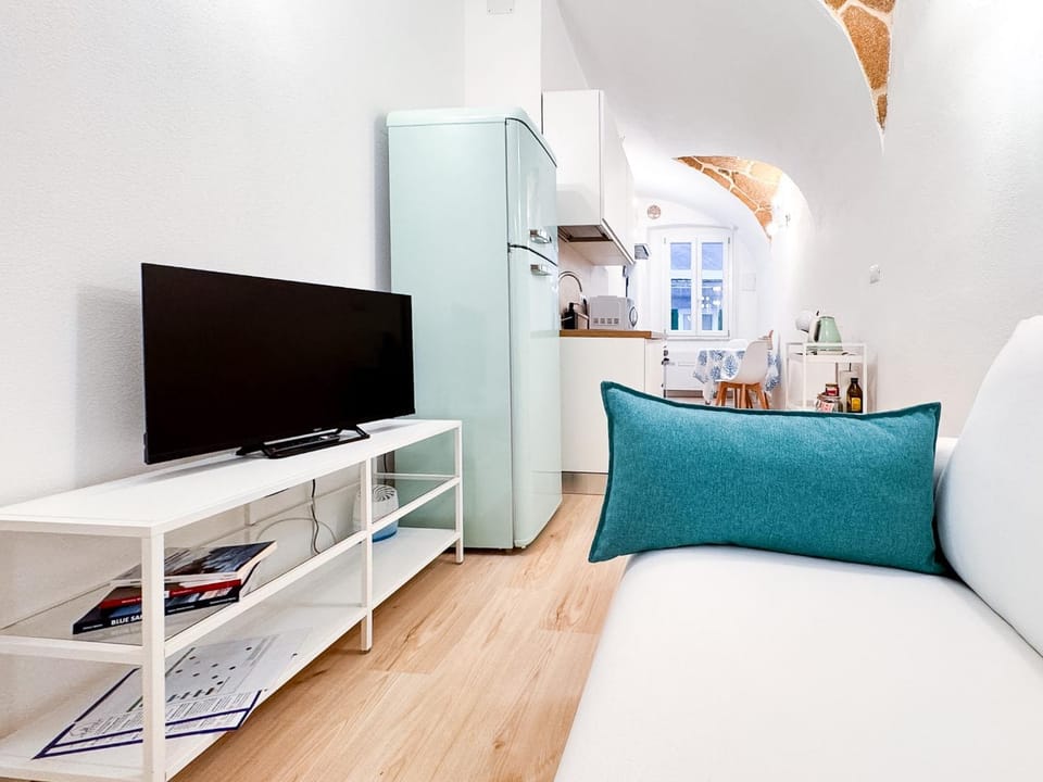 TV and multimedia, Kitchen or kitchenette, Living room, Evening entertainment