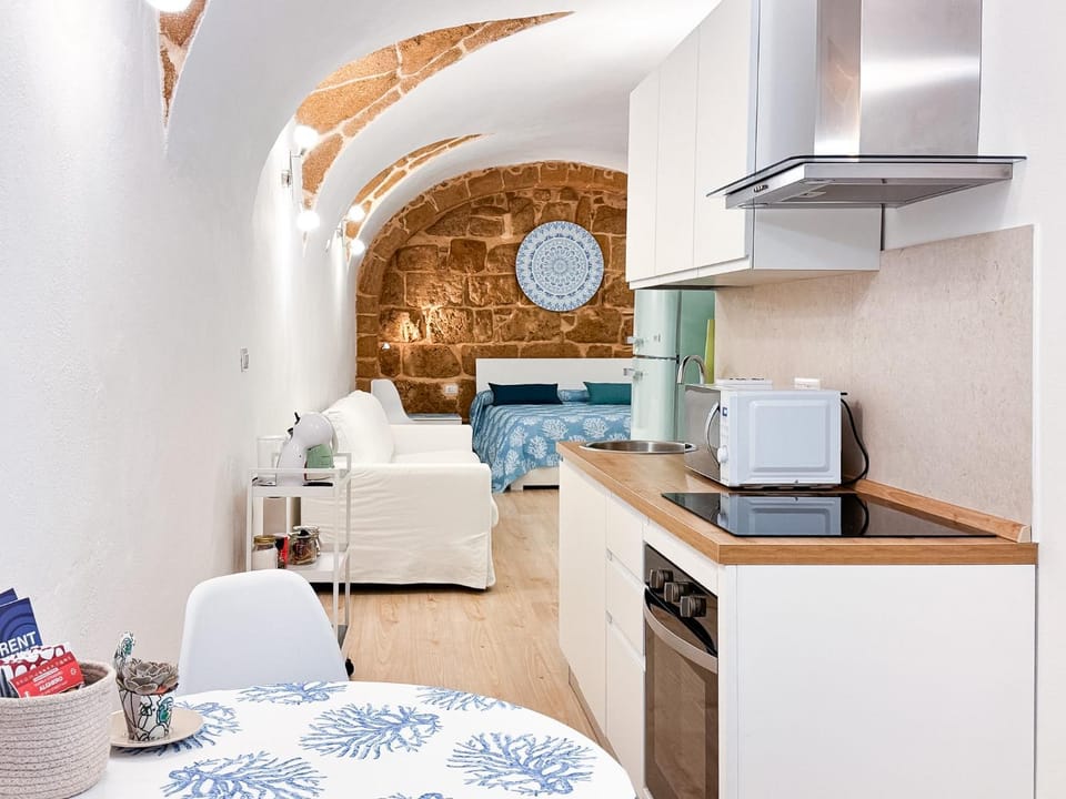 Kitchen or kitchenette, Living room, Dining area, oven, stove
