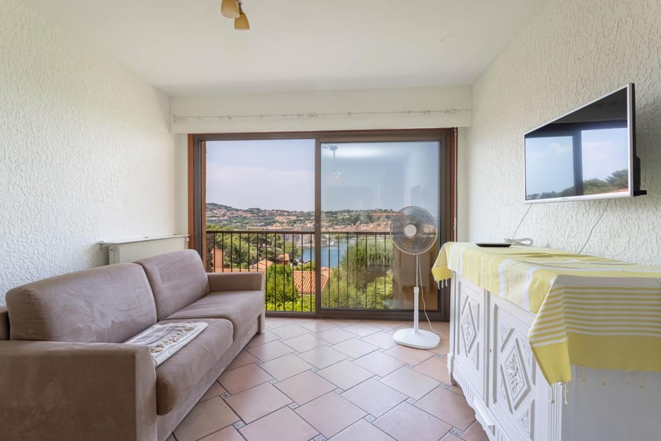 Vue de carte postale et piscine ! Apartment in Collioure