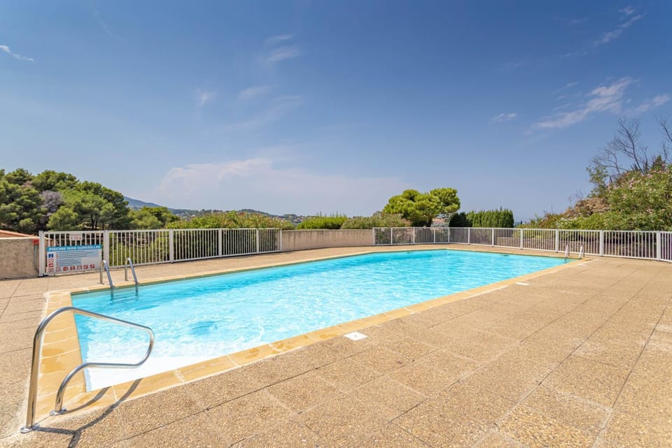 Vue de carte postale et piscine ! Apartment in Collioure