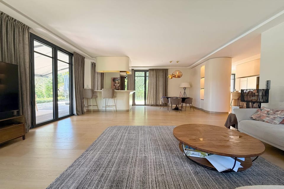 Ferrand Modern villa with a heated pool and a garden Villa in Lyon