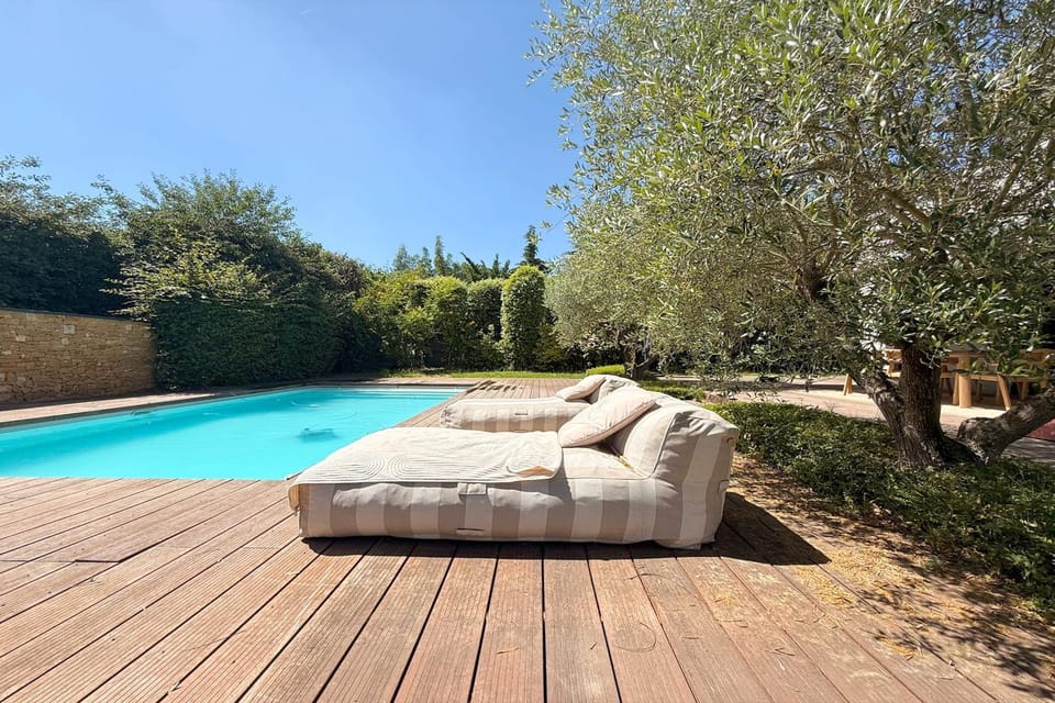 Ferrand Modern villa with a heated pool and a garden Villa in Lyon