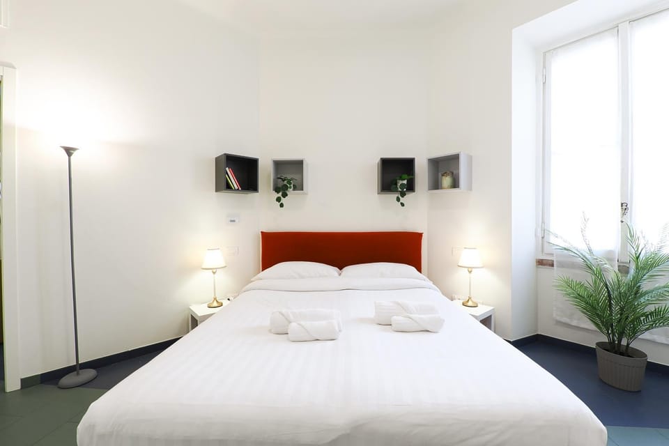 Bed, Bedroom, internet, towels