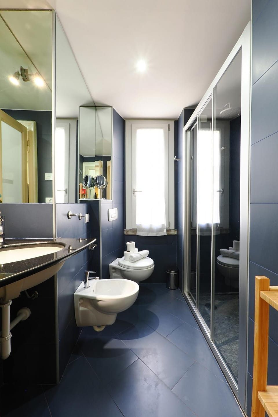 Shower, Toilet, Bathroom, bidet, towels