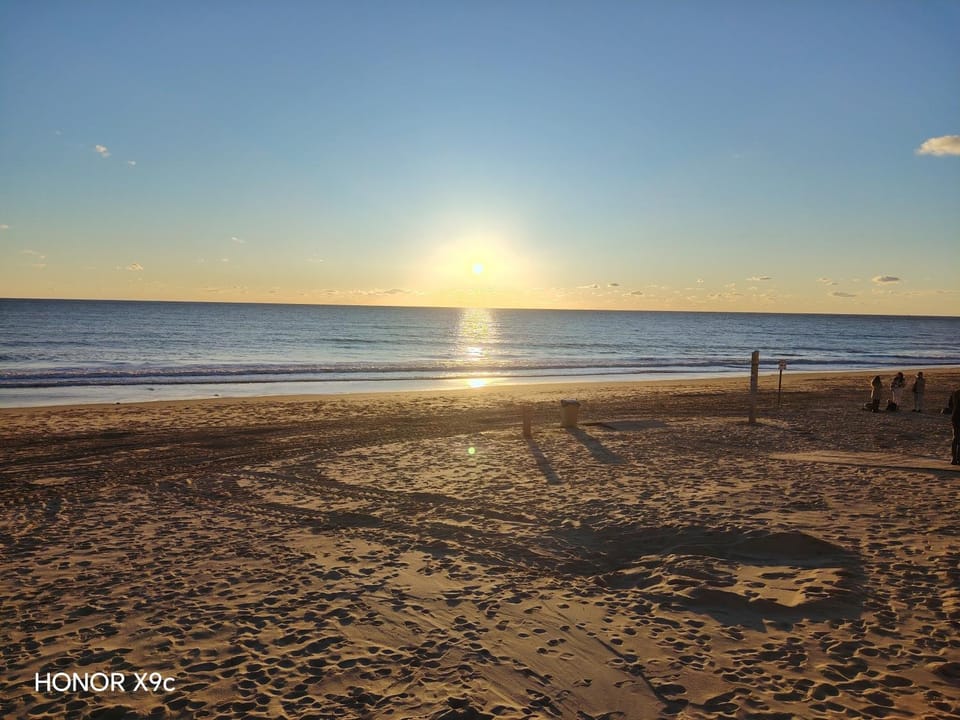 Apartamento con terraza en Residencial Al-Andalus Cerca de Playa La Barrosa Apartment in Chiclana de la Frontera