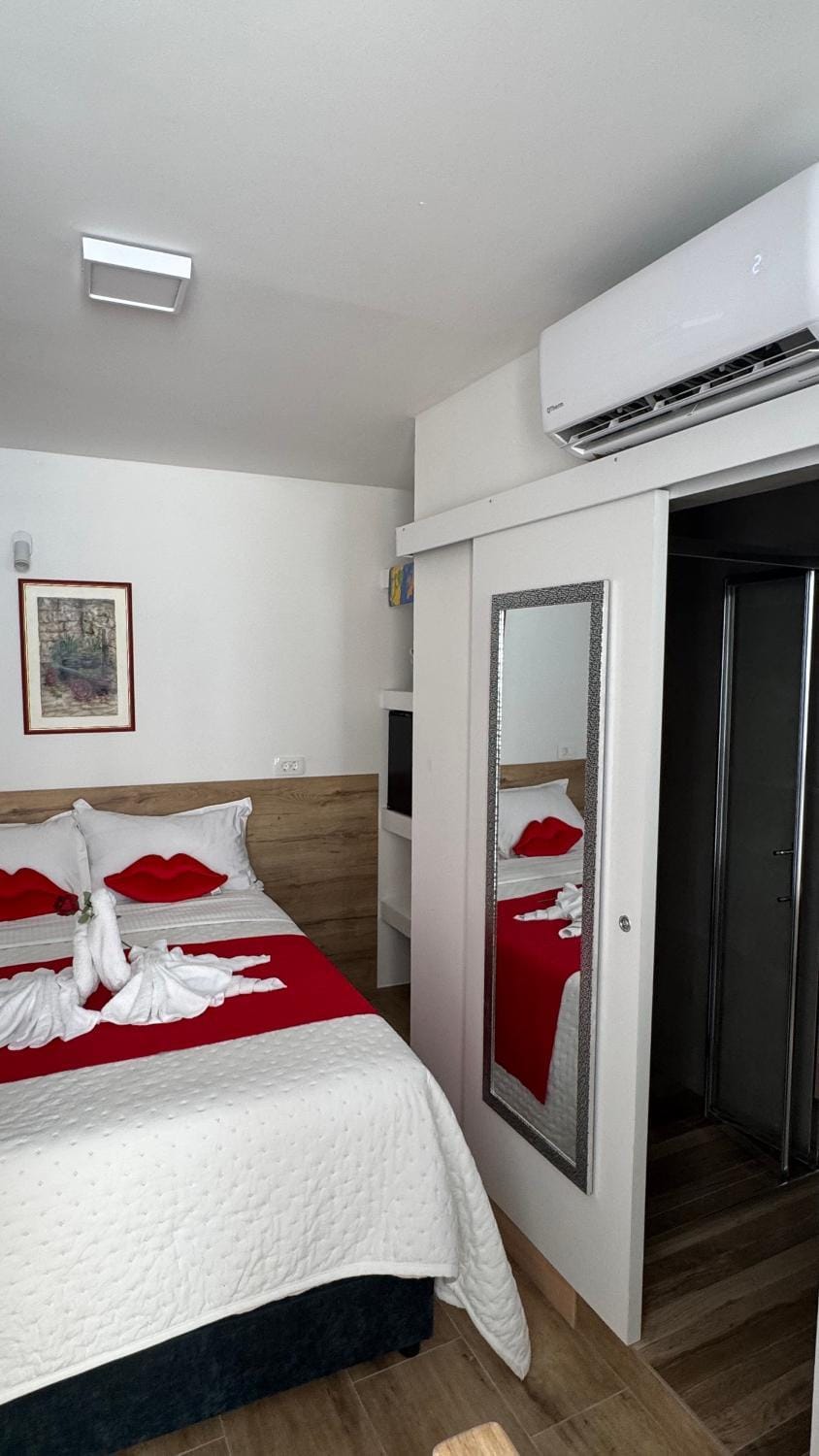 Bed, Photo of the whole room, Bedroom, wardrobe, air conditioner