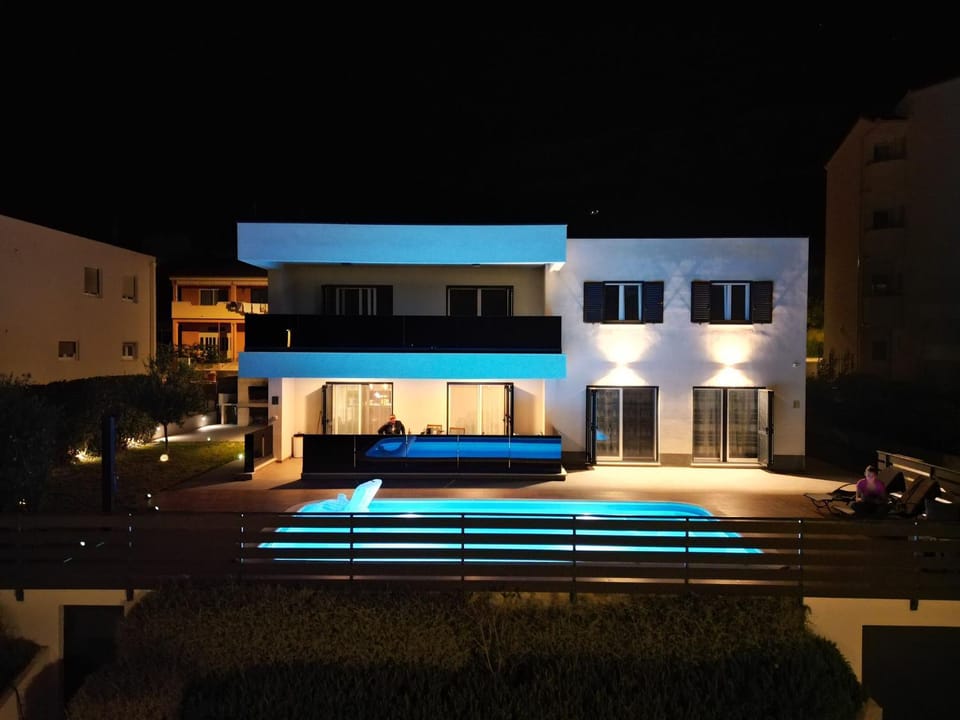Property building, Night, Pool view, Swimming pool, sunbed
