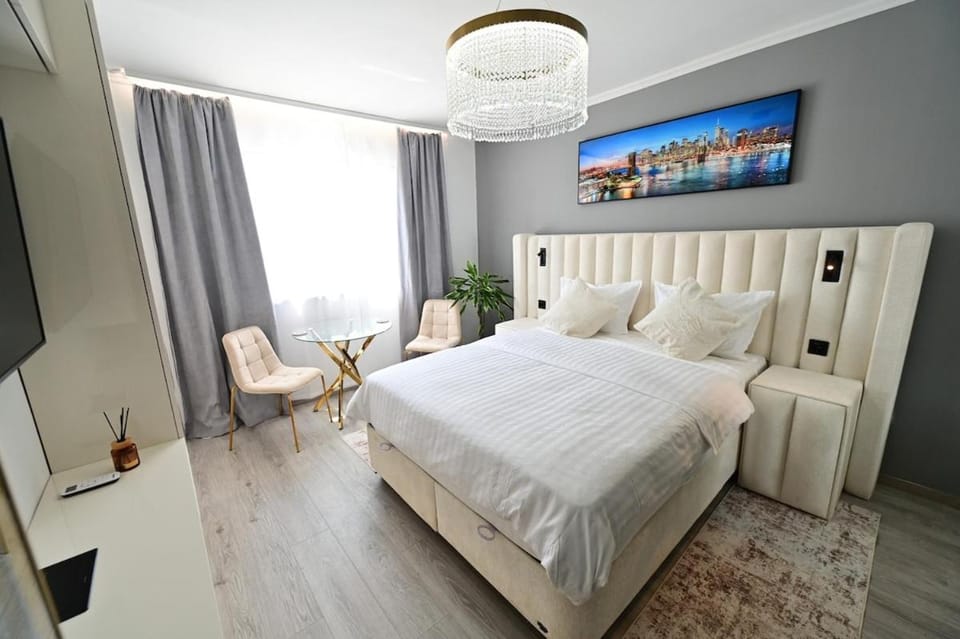 FLH - Golden by Emil near Shopping City Apartment in Sibiu