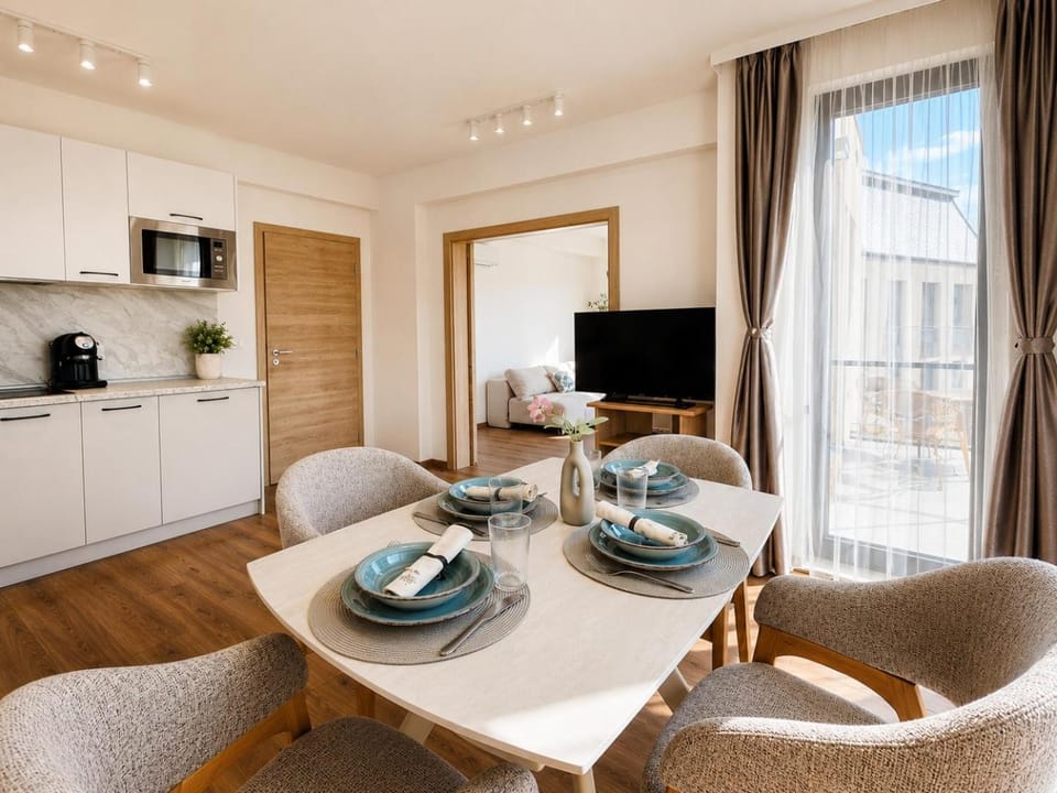 Azur Luxury Apartment - Private Garage - Steps from the Beach Apartment in Varna