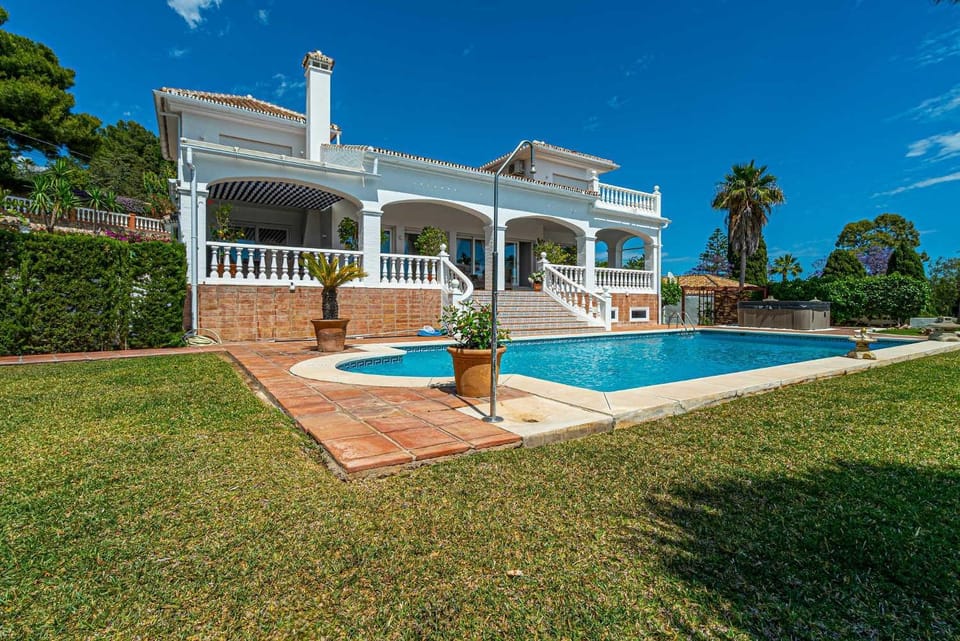 Luxury Villa with Pool, Jacuzzi, Sauna & Sea Views Villa in Costa del Sol