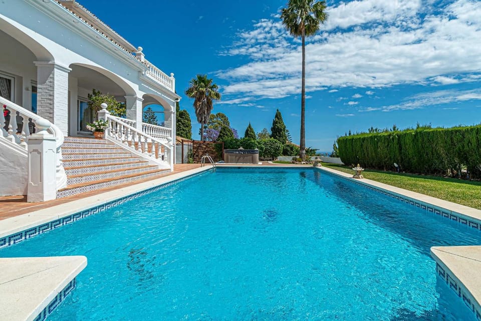 Luxury Villa with Pool, Jacuzzi, Sauna & Sea Views Villa in Costa del Sol