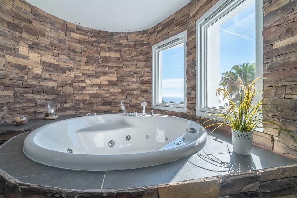 Luxury Villa with Pool, Jacuzzi, Sauna & Sea Views Villa in Costa del Sol