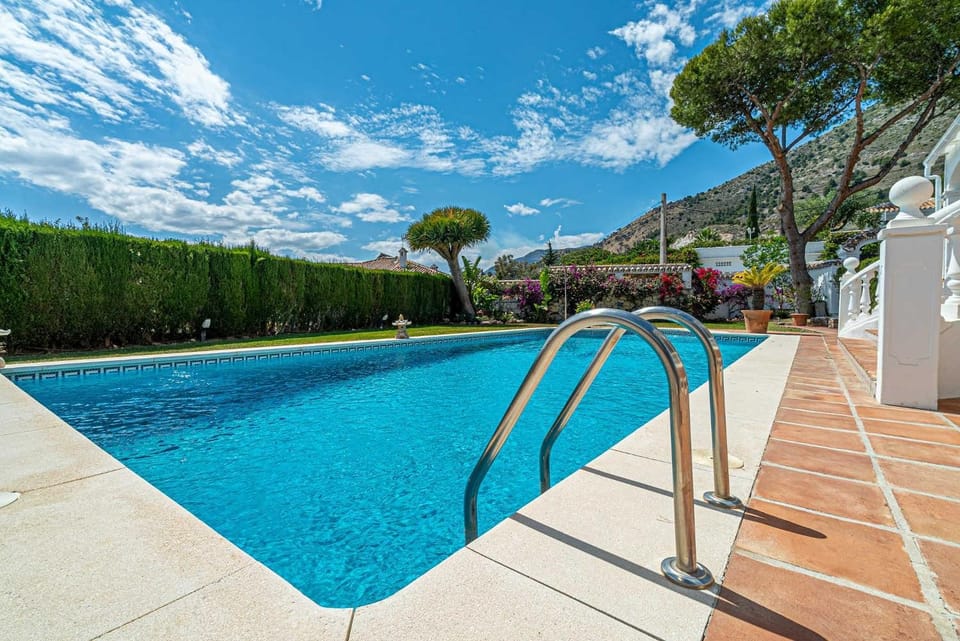 Luxury Villa with Pool, Jacuzzi, Sauna & Sea Views Villa in Costa del Sol