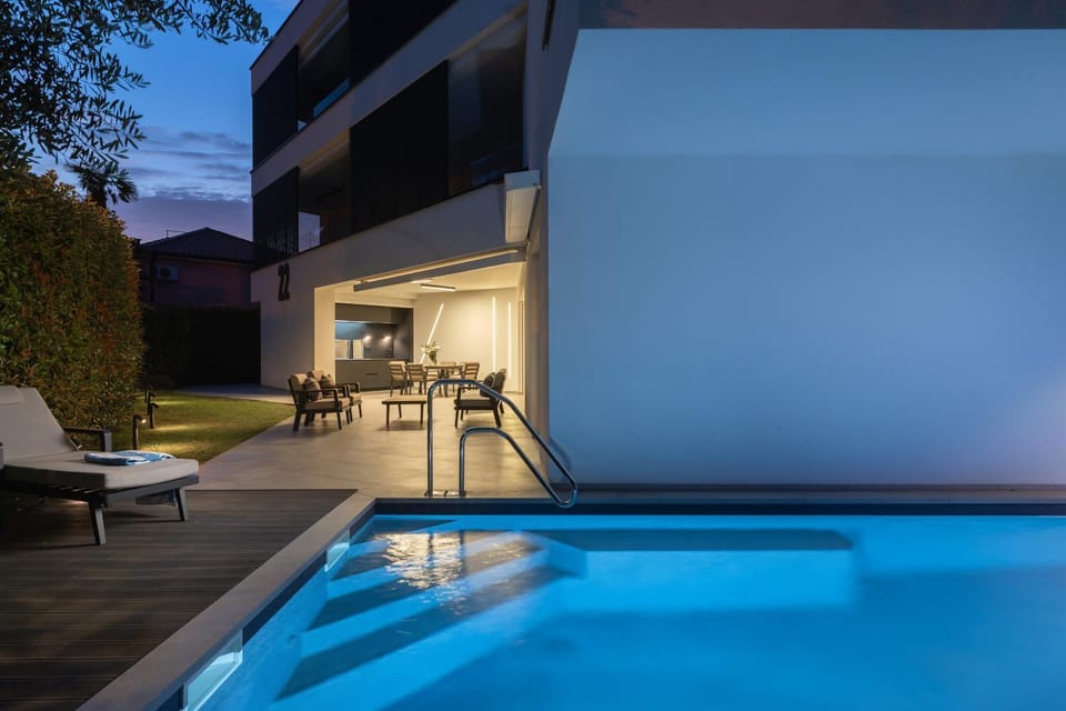 Property building, Patio, View (from property/room), Pool view, Swimming pool, sunbed