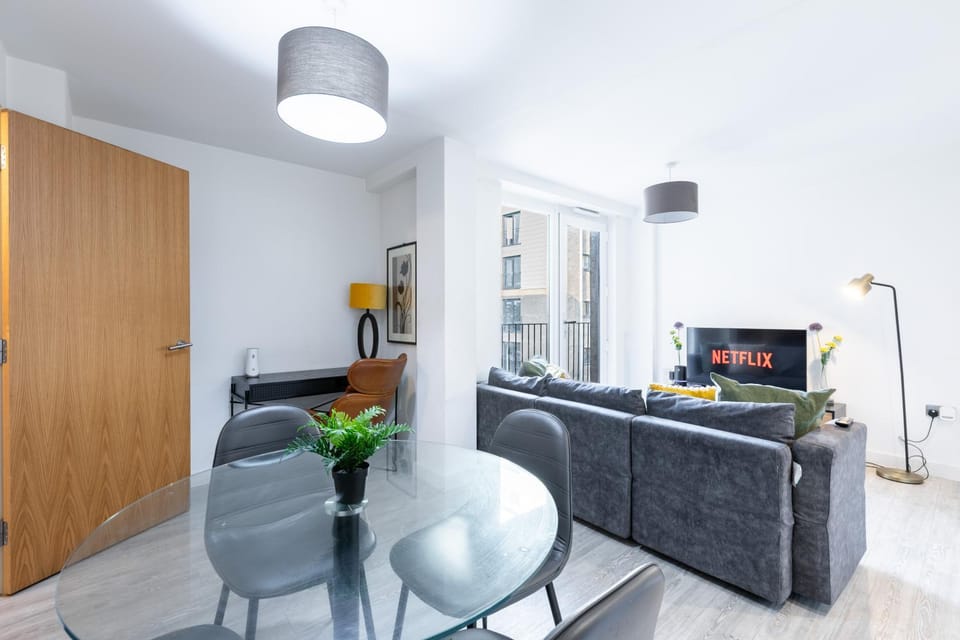 City Centre access - Stunning 2 Bed Retreat Apartment in Salford