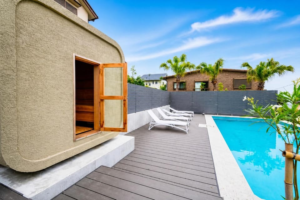 Sauna, View (from property/room), Balcony/Terrace, Pool view