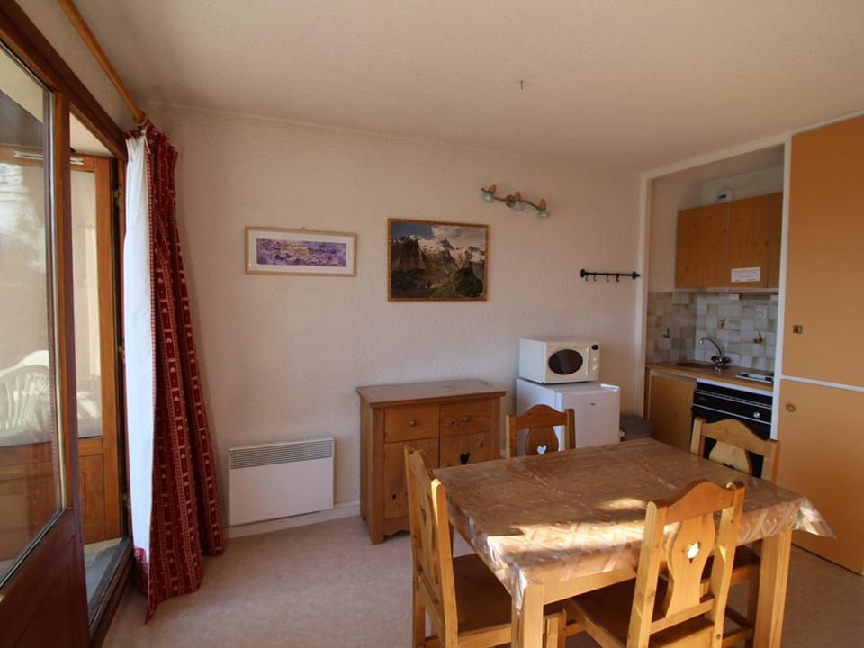 Studio cabine 4 pers, 300m des pistes, balcon, parking, animaux ok - Auris en Oisans - FR-1-297-25 Cabin in Auris