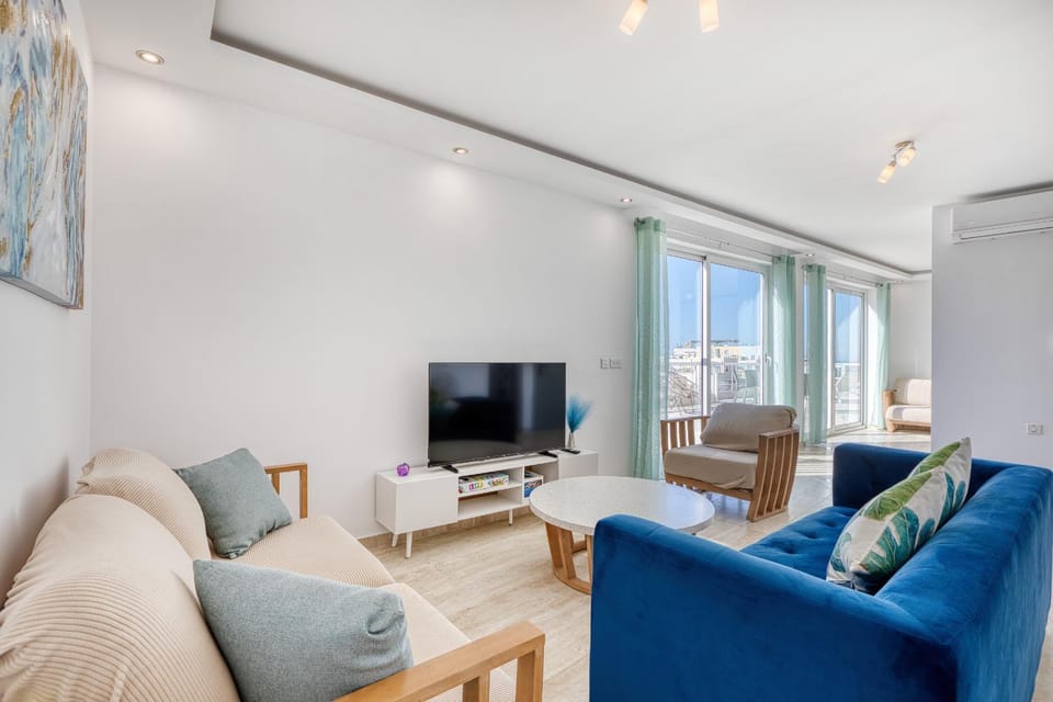 Luxury penthouse with sun terrace, private pool and sea views LFER1-1 Apartment in Saint Paul's Bay