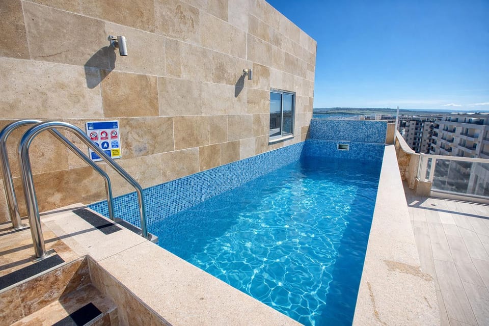 Luxury penthouse with sun terrace, private pool and sea views LFER1-1 Apartment in Saint Paul's Bay