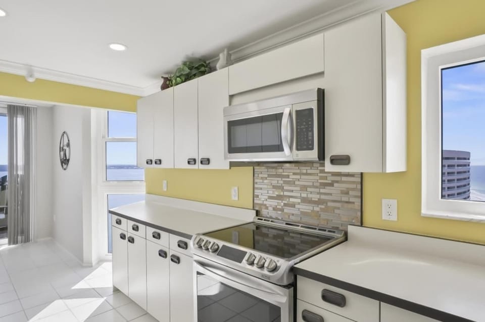 Two Bedroom Corner Condo with Panoramic Gulf Views Apartment in Sand Key