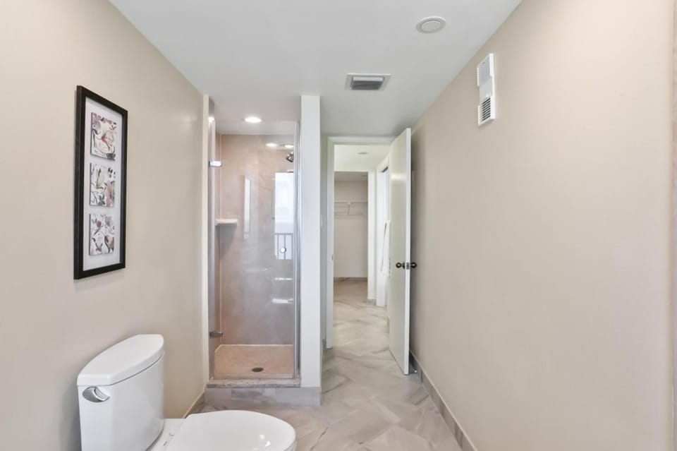 Two Bedroom Corner Condo with Panoramic Gulf Views Apartment in Sand Key