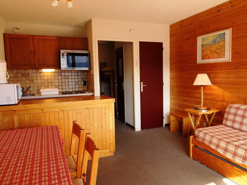Studio cabine 4 pers, pieds des pistes, proche commerces, balcon, vue sur montagnes - FR-1-297-30 Cabin in Auris