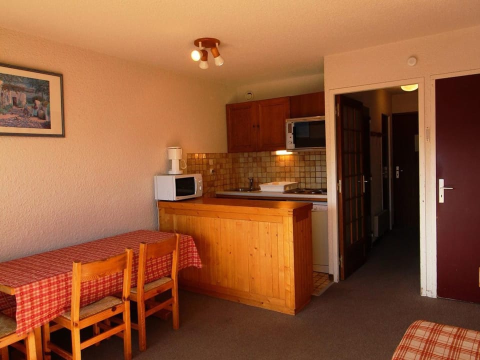 Studio cabine 4 pers, pieds des pistes, proche commerces, balcon, vue sur montagnes - FR-1-297-30 Cabin in Auris