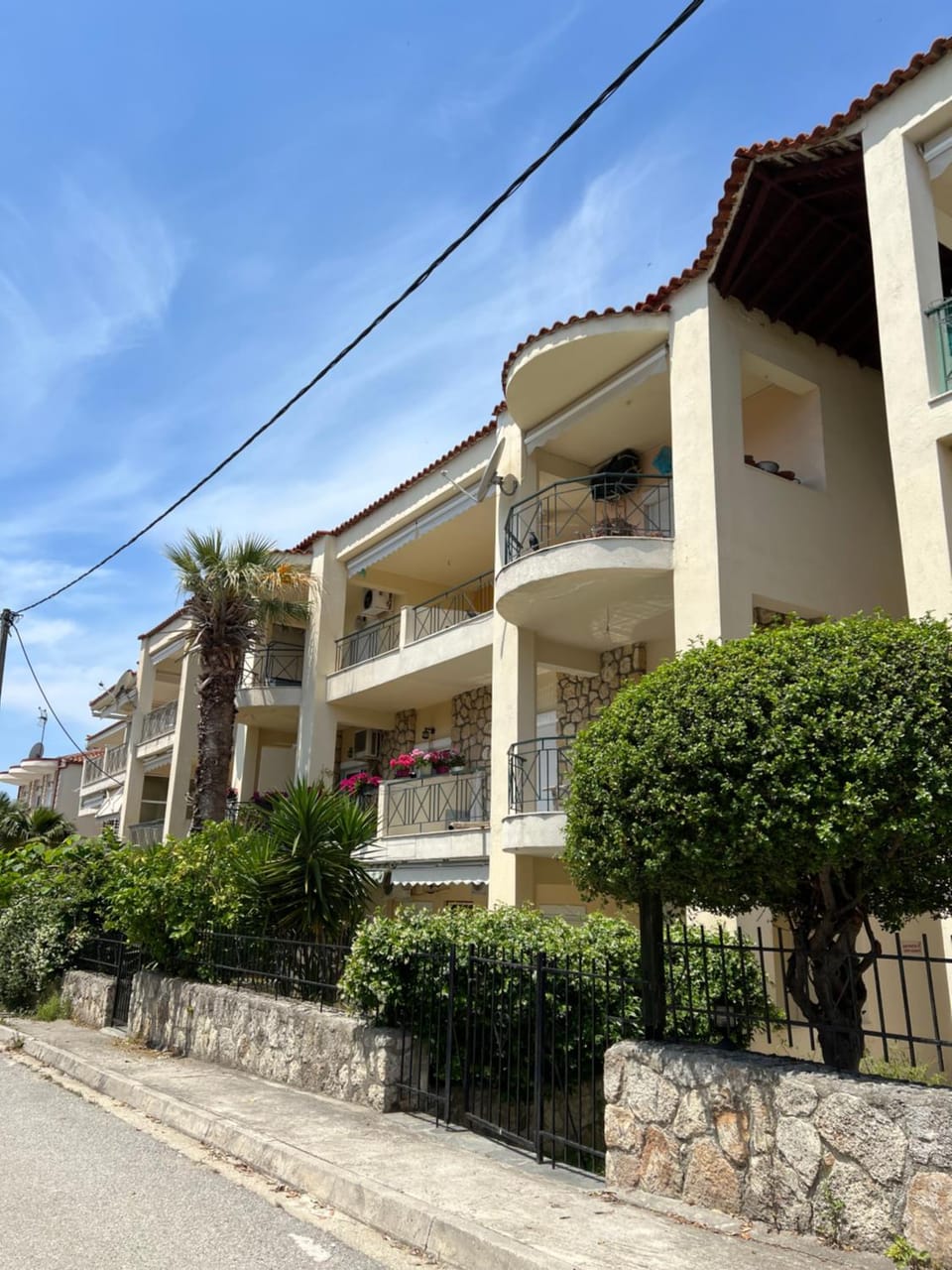 Property building, Day, Neighbourhood, Street view