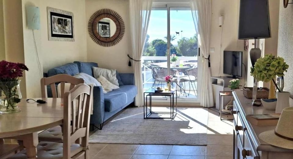 Casita Eliisa- sea views, close to the beach, pool, La Mata Apartment in Torrevieja