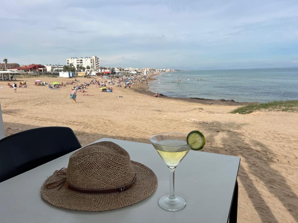 Casita Eliisa- sea views, close to the beach, pool, La Mata Apartment in Torrevieja