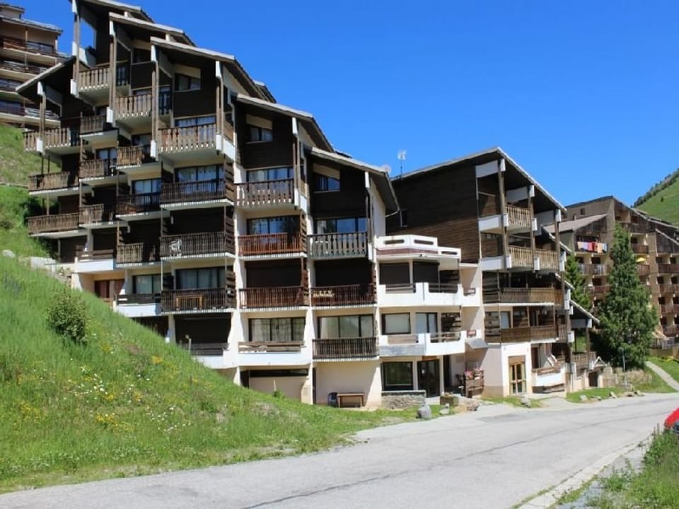 Studio cabine rénové, grand balcon, 6 couchages, 300m des pistes d'Auris en Oisans Cabin in Auris