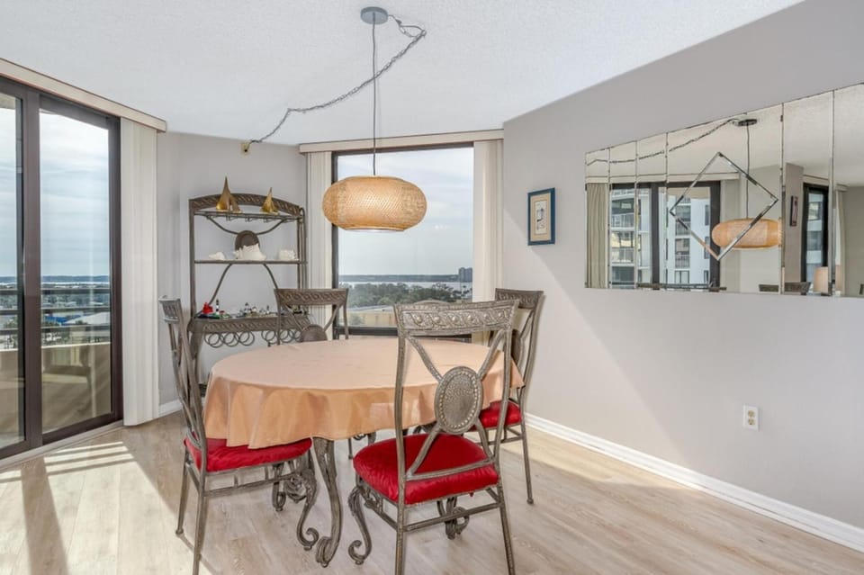 Two Bedroom Condo with Ocean View Balcony Apartment in Daytona Beach Shores