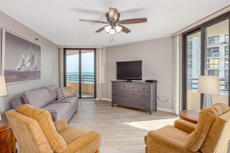 Two Bedroom Condo with Ocean View Balcony Apartment in Daytona Beach Shores