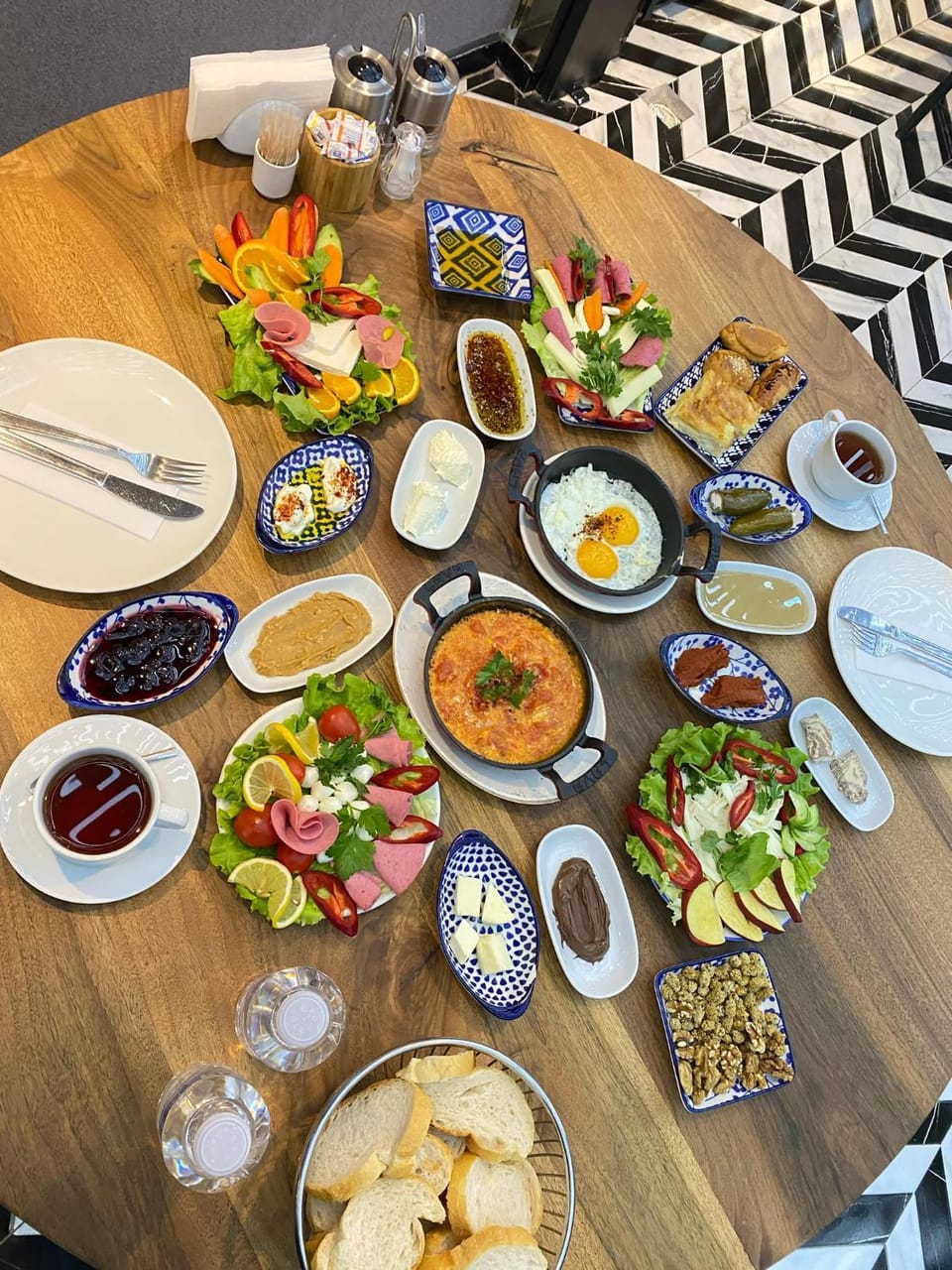 Restaurant/places to eat, Continental breakfast